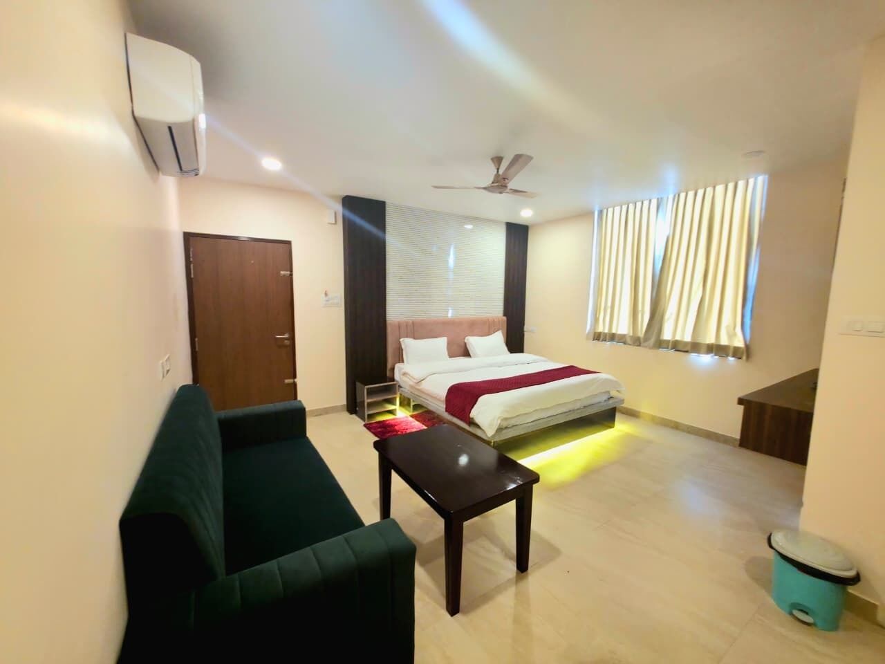 Deluxe Double Room, City View | Desk, laptop workspace, free WiFi