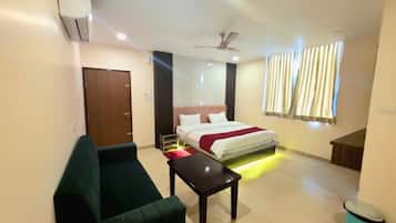 Deluxe Double Room, City View | Desk, laptop workspace, free WiFi