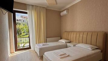 Deluxe Double or Twin Room, Balcony, Garden View