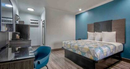 1 King Bed | Mobil Acc RI Shwr Suite Nsmk