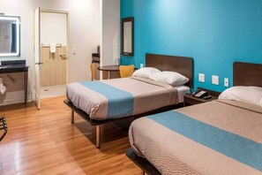Room - 2 Queen Beds | Smoking, Micfridge (Houston)