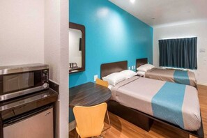 Free WiFi - 2 Queen Beds | Smoking, Micfridge (Houston)