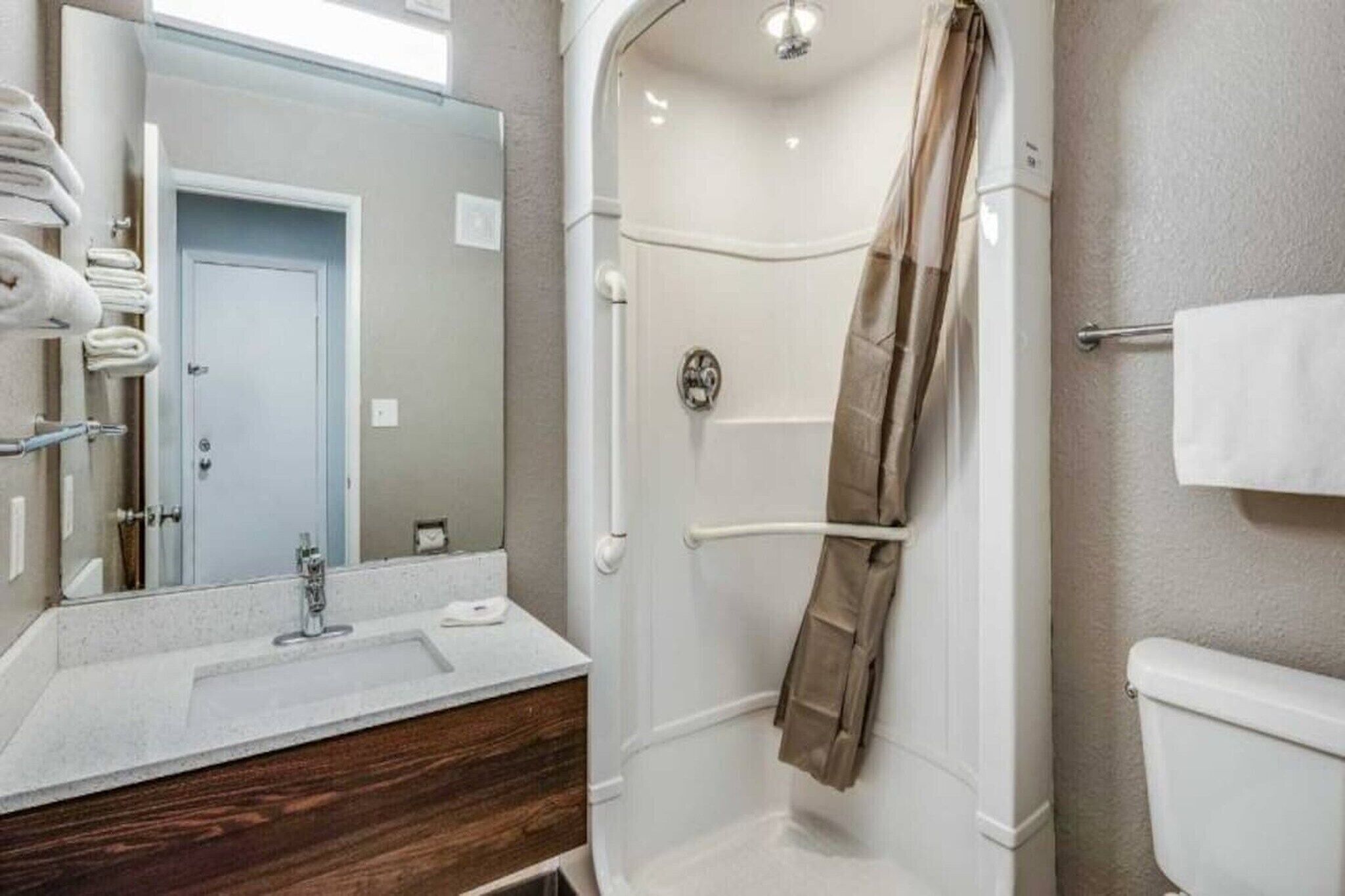Shower, towels