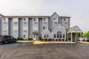 Exterior - 1 Queen Bed | Non-Smoking (Indianapolis IN)