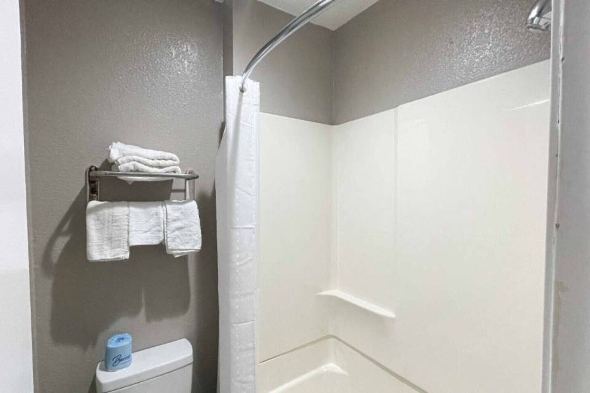 Douche, serviettes fournies