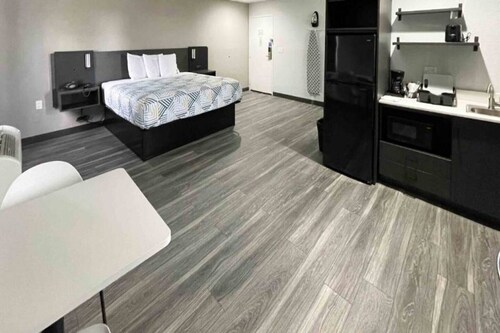 Cozy King Bed|Free Parking &Wifi,TV