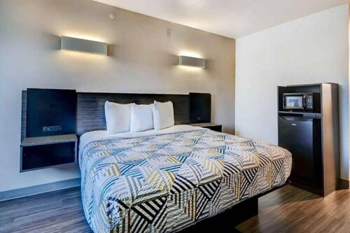 1 King - 2 Queen Beds | Suite, Nsmk, Sofa-Bed