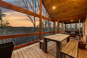 Outdoor dining - Mountain Views - Fire Pit & Sauna (Blue Ridge)