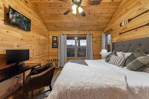 2 bedrooms, desk, free WiFi, bed sheets