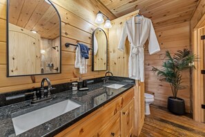 Bathroom - Mountain Views - Fire Pit & Sauna (Blue Ridge)