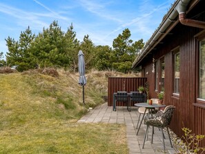 Outdoor dining - "Thorgny" - 1km from the sea by Interhome (Pandrup)