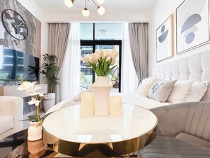TV - Stylish Studio Near Downtown Dubai and Business Bay (Dubai)
