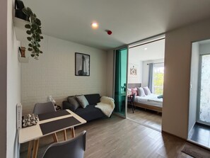 Living area - 2 mins bike Homey unit to BTS Bang Chak (Krung Thep Maha Nakhon)