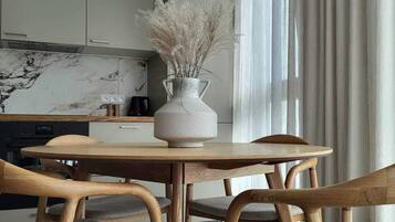 Deluxe Apartment | Dining