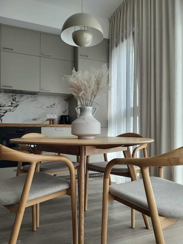 Deluxe Apartment | Dining