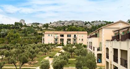 Duplex Apartment Near Maussane-les-alpilles