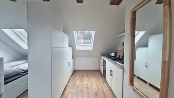 1 bedroom, bed sheets