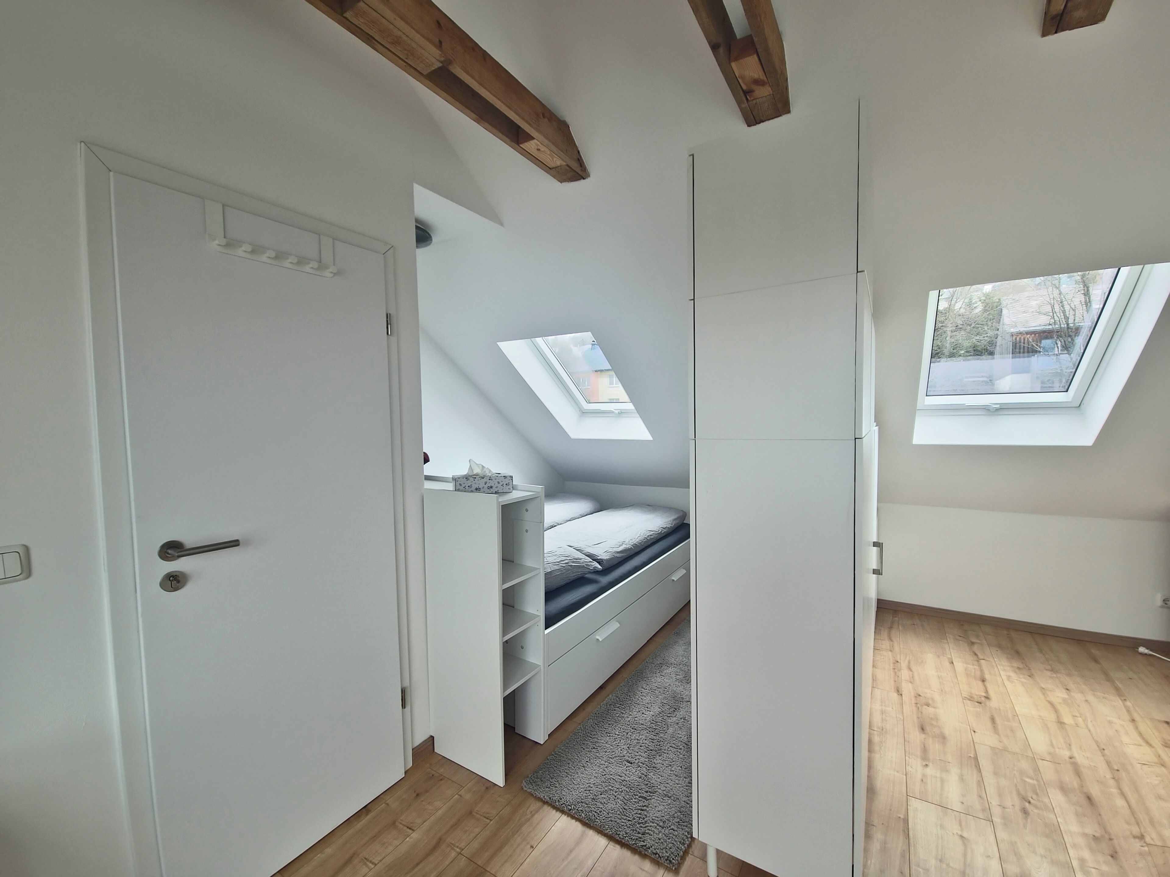 1 bedroom, bed sheets