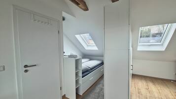 1 bedroom, bed sheets