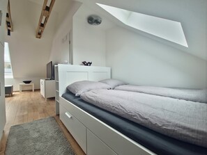 1 sovrum och sängkläder