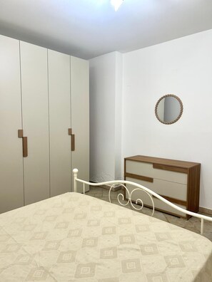 Room - Enjoy the relaxation and beauty of Salento in this spacious apartment. (Montesano Salentino)