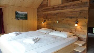 Bügeleisen/Bügelbrett, Reisekinderbett, kostenloses WLAN, Bettwäsche
