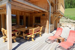 Outdoor dining - Vrbo Property (Hohentauern)
