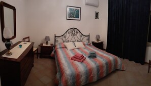 Iron/ironing board - "Sardinia at Its Best" Ocean Views & Sunsets – A Haven of Peace Near Bosa (Tresnuraghes)