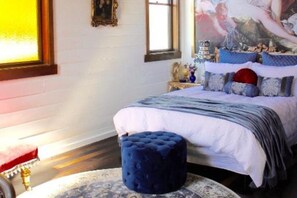 Iron/ironing board, WiFi, bed sheets - Boutique Church Apartment in Robertson NSW (Robertson)