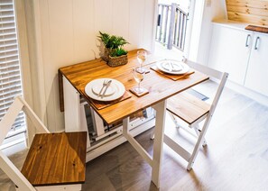 Dining - 1 bedroom accommodation in Sewardstone (Sewardstone)