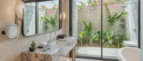 Deluxe Room, 1 King Bed, Garden View