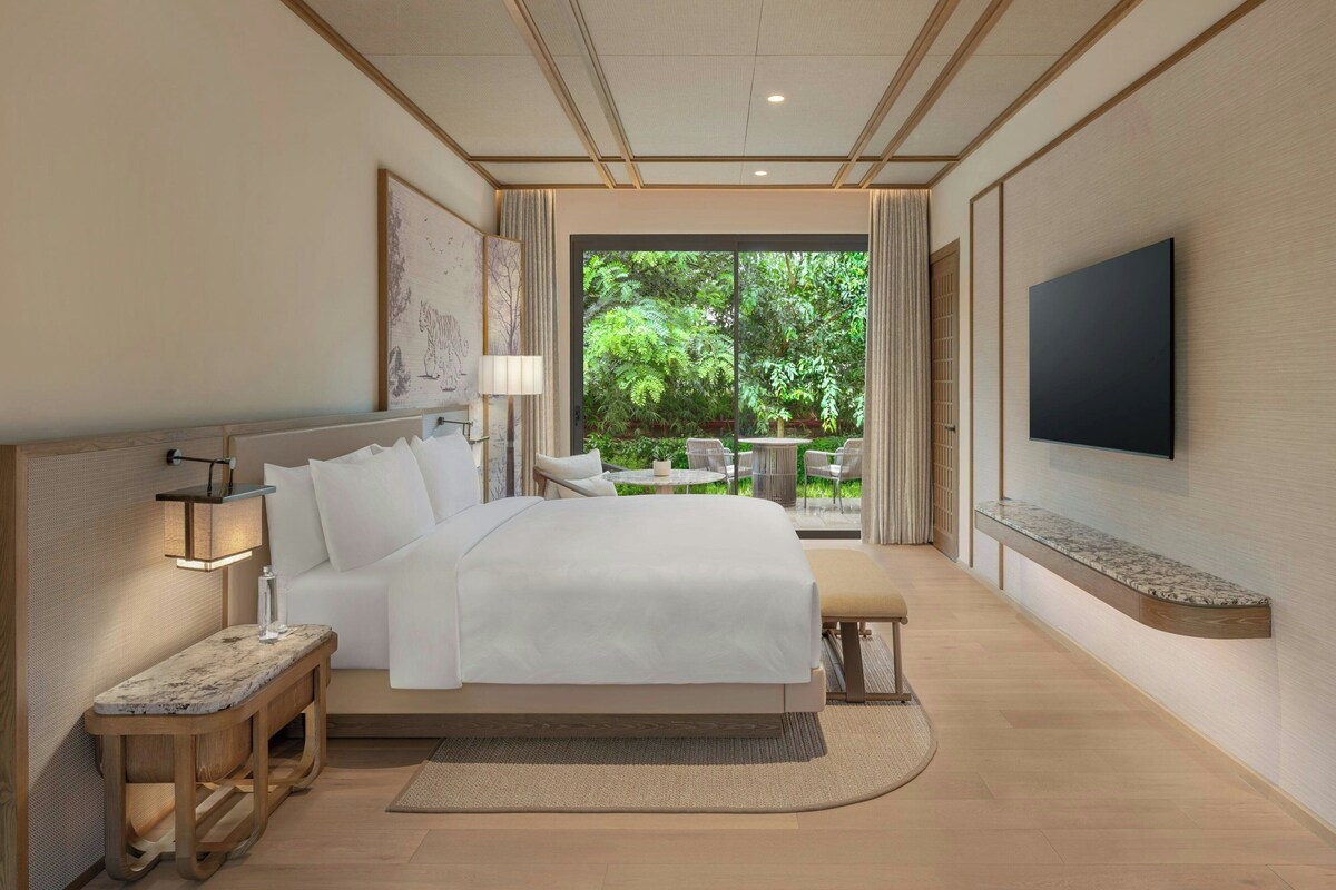 Junior Suite, 1 King Bed, Garden View | Hypo-allergenic bedding available, minibar (free items), in-room safe