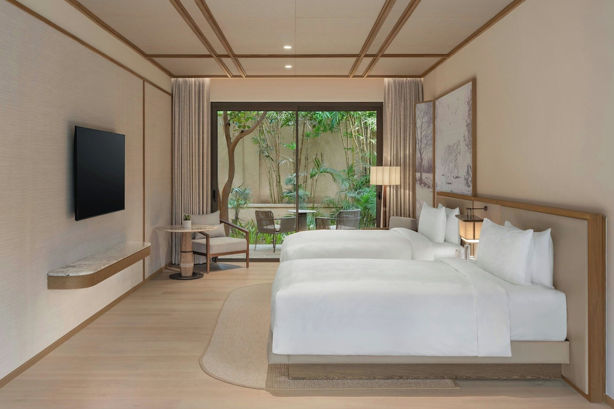 Ropa de cama hipoalergénica y minibar con artículos gratuitos 