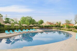 Outdoor pool - JW Marriott Ranthambore (Sawai Madhopur)
