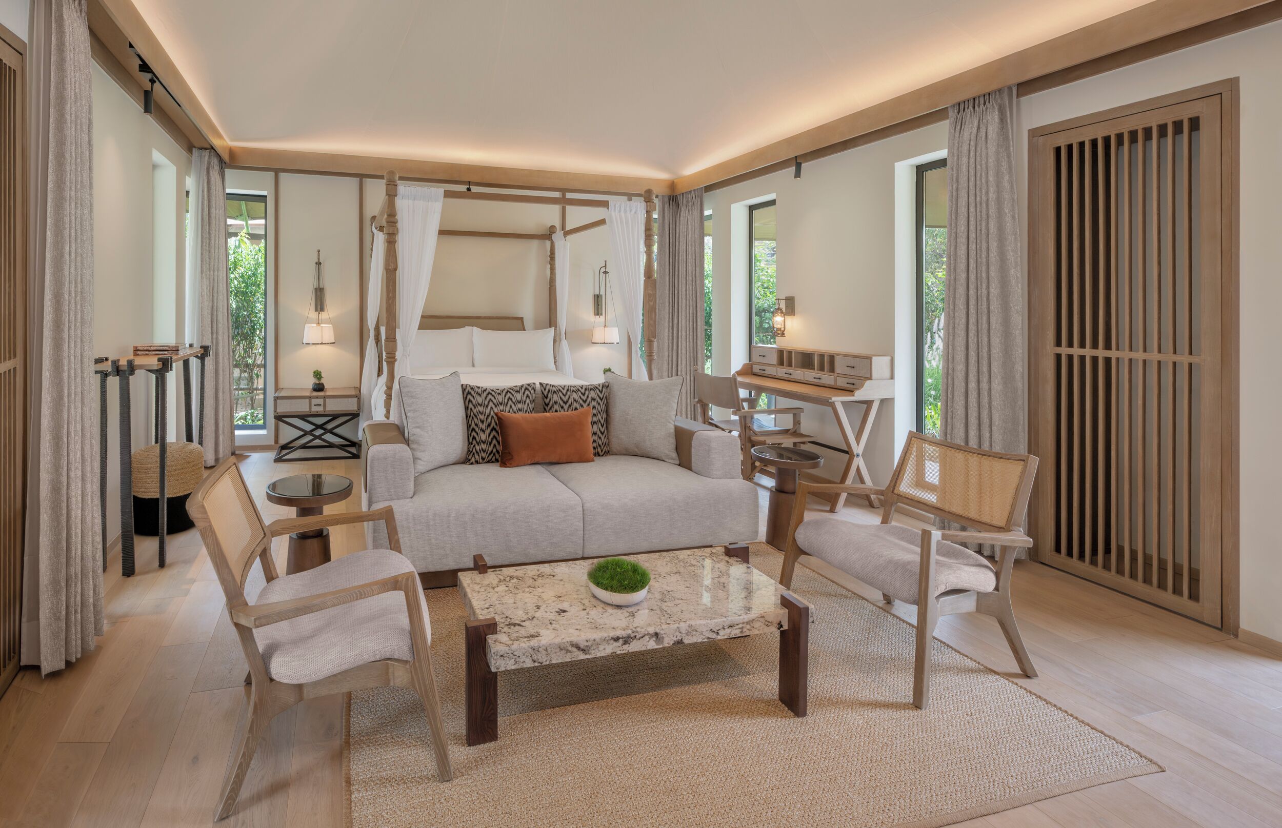 Ropa de cama hipoalergénica y minibar con artículos gratuitos