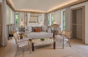 Hypo-allergenic bedding, free minibar, in-room safe, laptop workspace