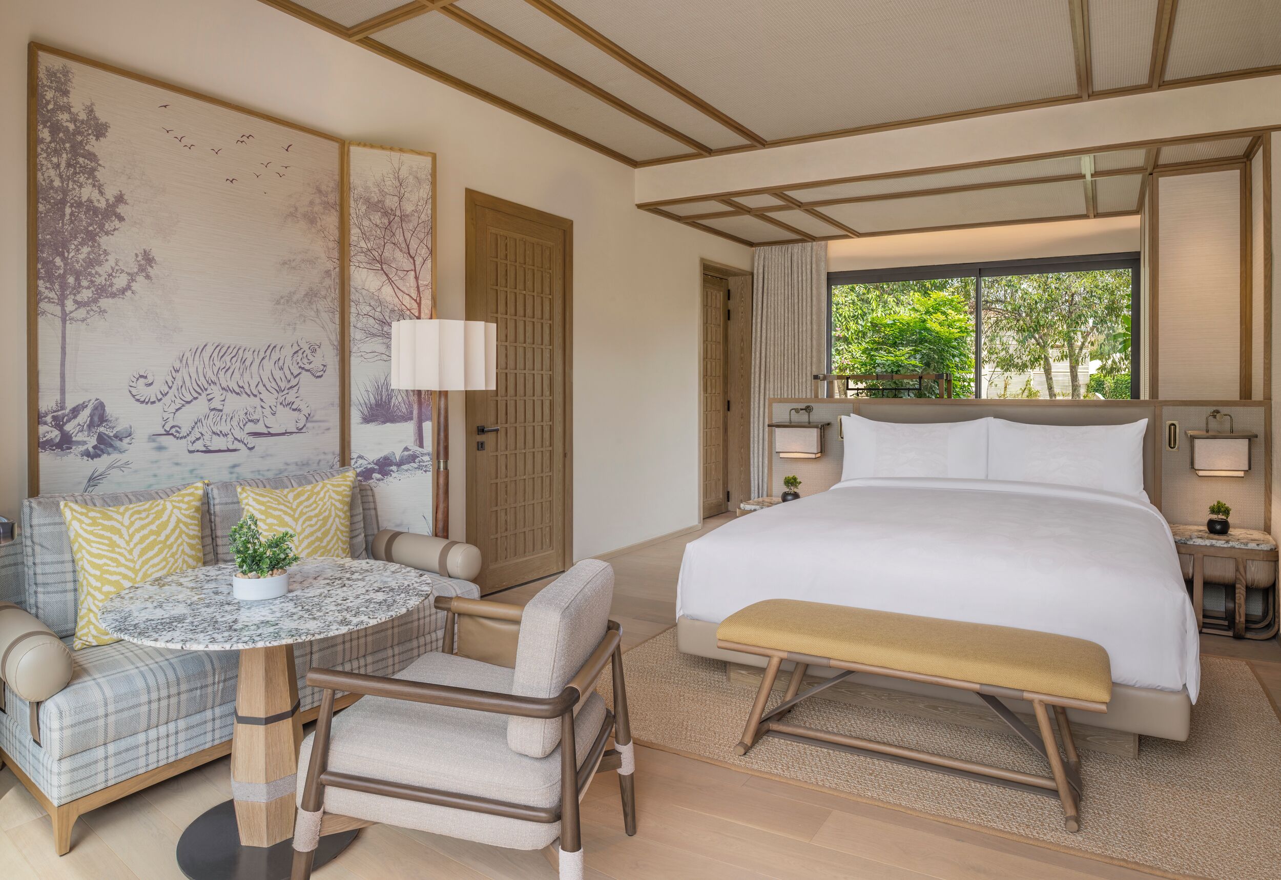 Ropa de cama hipoalergénica y minibar con artículos gratuitos
