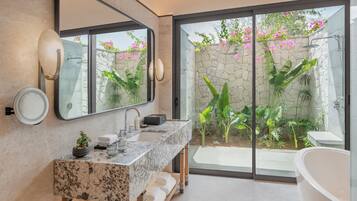 Separate tub and shower, free toiletries, hair dryer, bathrobes