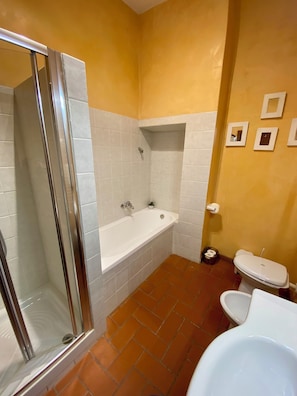 Bathroom - Vrbo Property (Firenze)