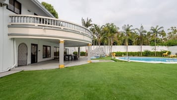 Villa, 5 Bedrooms, Smoking, Private Pool | Garden