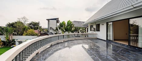 Villa, 5 chambres, fumeurs, piscine privée | Balcon