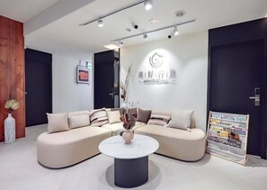 Family Villa, Balcony, City View | Living area - Wondertime Taipei Station (Taipei City)
