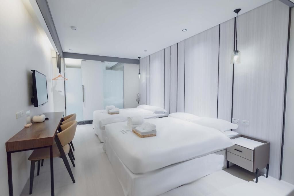 Blackout curtains, soundproofing, iron/ironing board, free WiFi