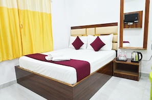 Hypo-allergenic bedding, desk, soundproofing, free WiFi