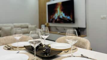 Apartamento, 1 habitación, balcón | Cocina privada | Frigorífico grande, horno, placa de cocina y máquina de café espresso
