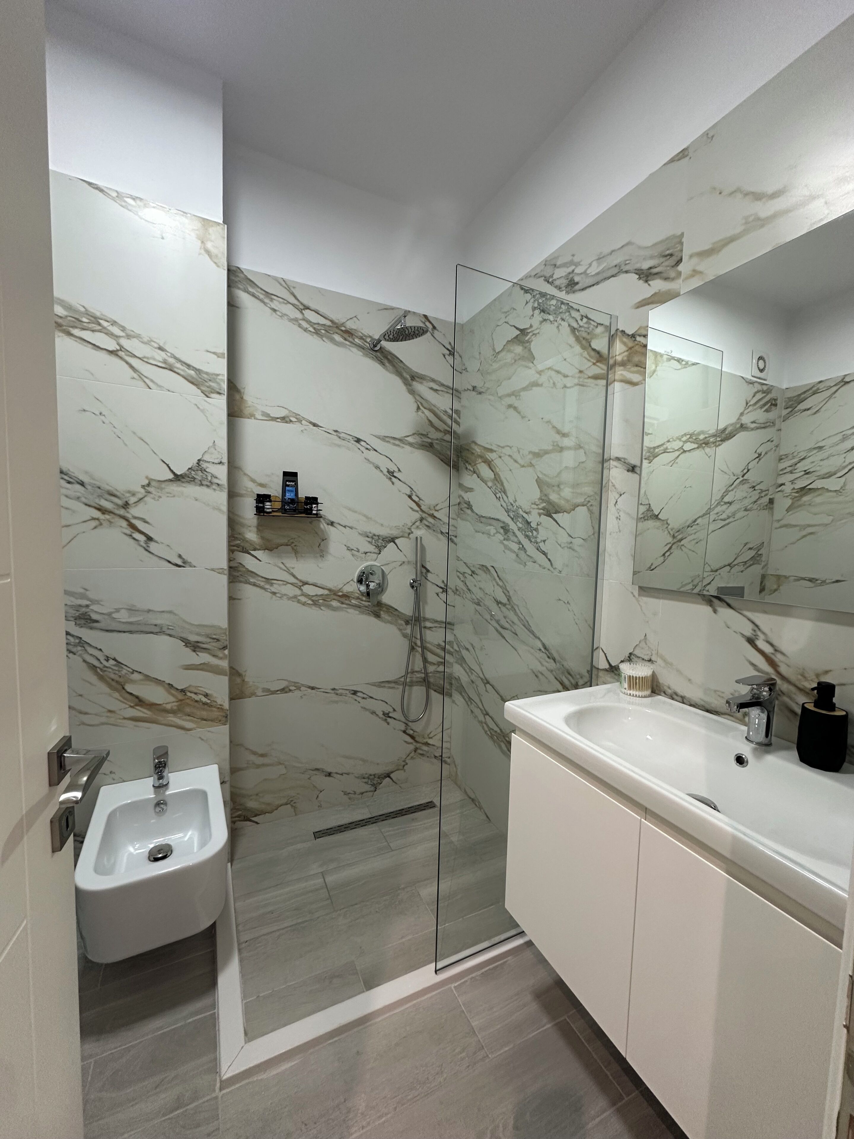 Basic Apartment, 1 Bedroom, Balcony | Bathroom | Shower, free toiletries, hair dryer, slippers