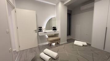 Apartamento, 1 habitación, balcón | Sistema de insonorización, tabla de planchar con plancha, wifi gratis
