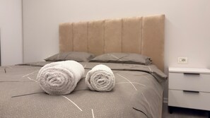 Soundproofing, iron/ironing board, free WiFi, bed sheets - Arjola Cozy Stay (Korçë)
