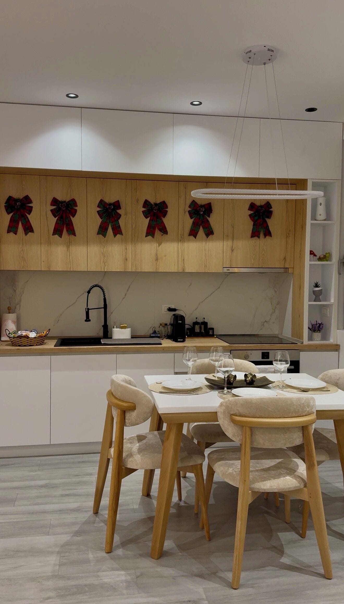 Apartamento básico, 1 quarto, sacada | Cozinha privada | Geladeira grande, fogão, cooktop, máquina de café expresso