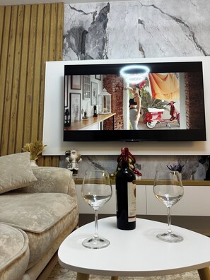 Smart TV 65 pulgadas con canales de televisión digitales